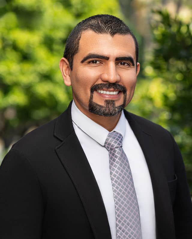 headshot of Wilber Lazo with a green background